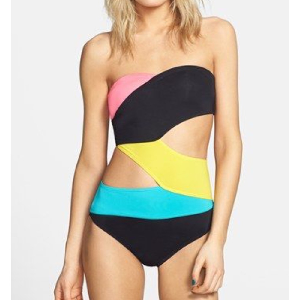 ✨NWOT VOLCOM Color Block one piece✨